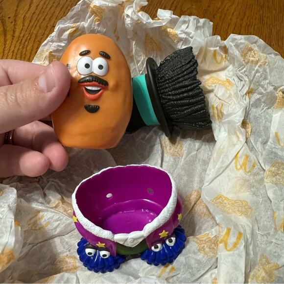 McDonald’s McNugget Buddies Kerwin Frost New In Box 2023 Chicken Nugs Happy Meal - Picture 3 of 12